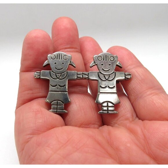 Best Brooch Pendant Twin Girls Sisters Doll 1.75" Silver Tone Pin Vintage - Picture 2 of 12